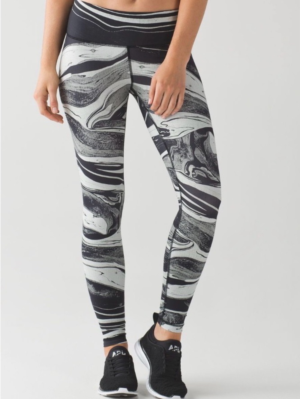 Lululemon Wunder Under Leggings Size 8 Black White Marble Print Yoga Pants